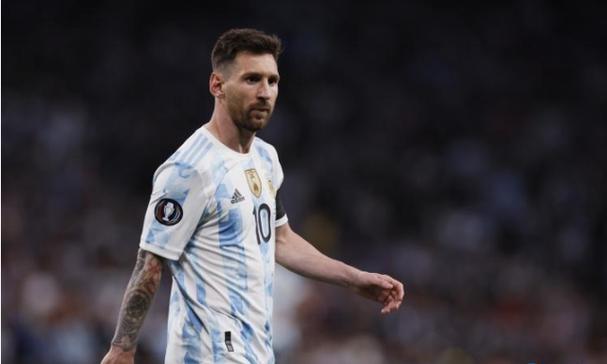 八十年代国营大饭店一张菜单，你当年的收入是多少，能否消费的起